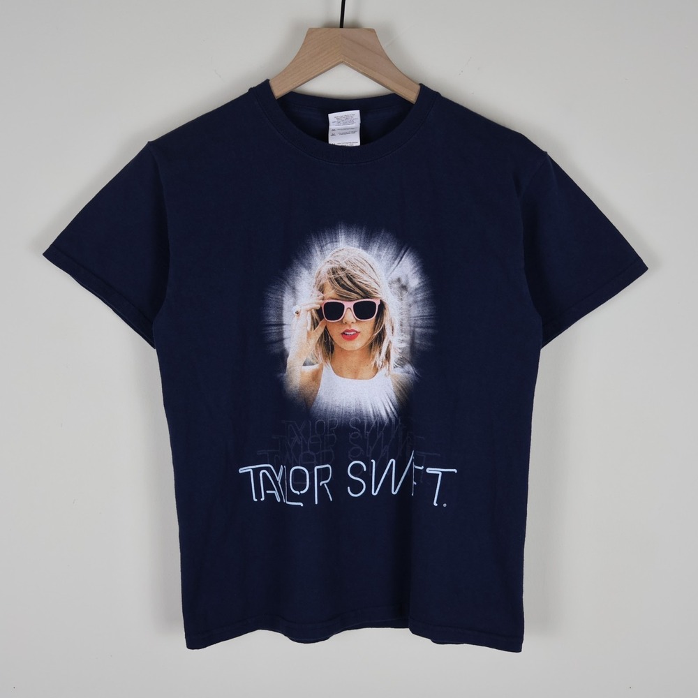 Taylor Swift The 1989 World Tour Shirt Navy Youth Medium 17.5x22.5‎